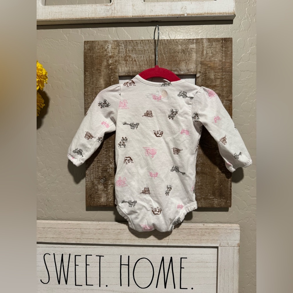 Carhartt baby girl onsie size 6m horse, hay and tractor print all over - Picture 4 of 6